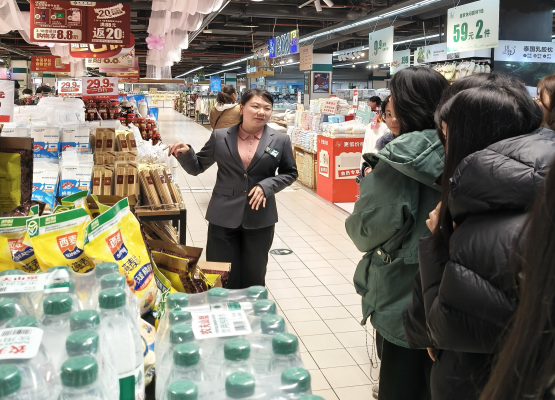 流光溢彩踐學(xué)路，鏈動超市啟新程——物流管理專業(yè)2024級學(xué)生赴北京華聯(lián)超市開展認(rèn)知實習(xí)紀(jì)實